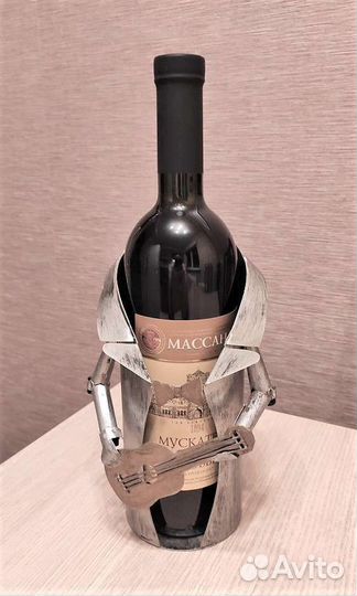 Декоративная подставка для бутылки 