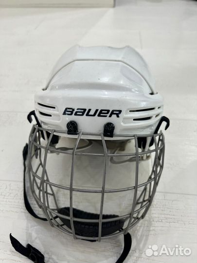 Хоккейный шлем