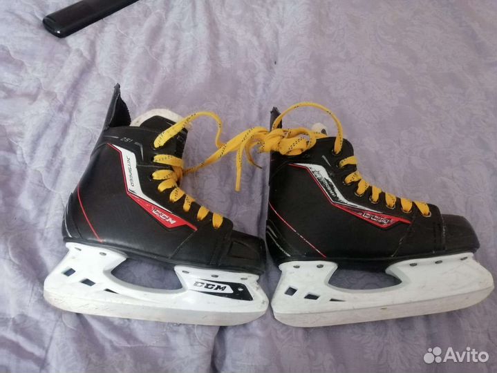 Коньки хоккейные