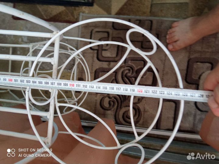 Подставка под цветы металлическая