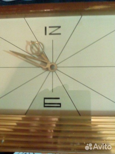 Часы настольные Весна (бой) и Кварцевые ST