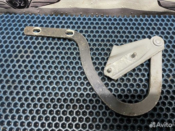 Петля капота левая L