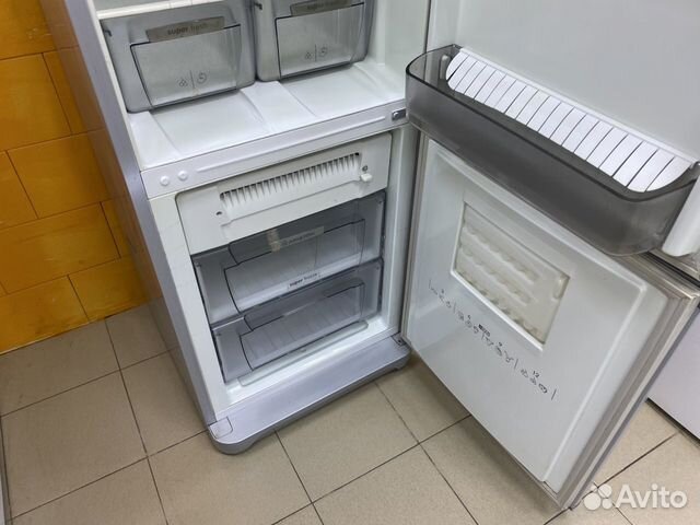 Холодильник бу Ariston на гарантии