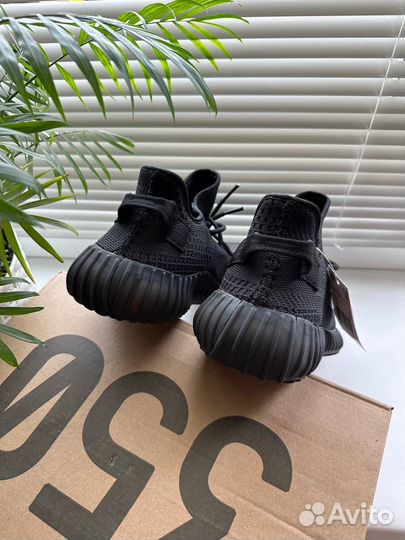 Adidas Yeezy boost 350 v2 onyx