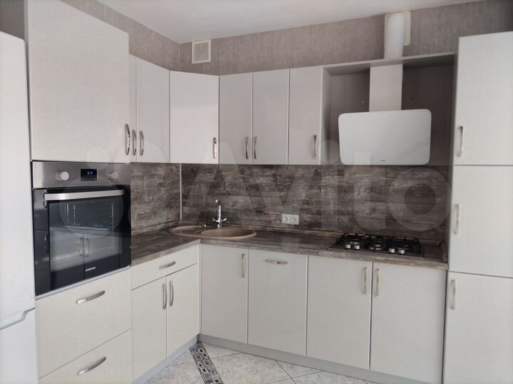 3-к. квартира, 74,2 м², 1/3 эт.