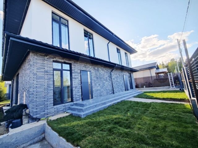 Коттедж 240 м² на участке 6 сот.