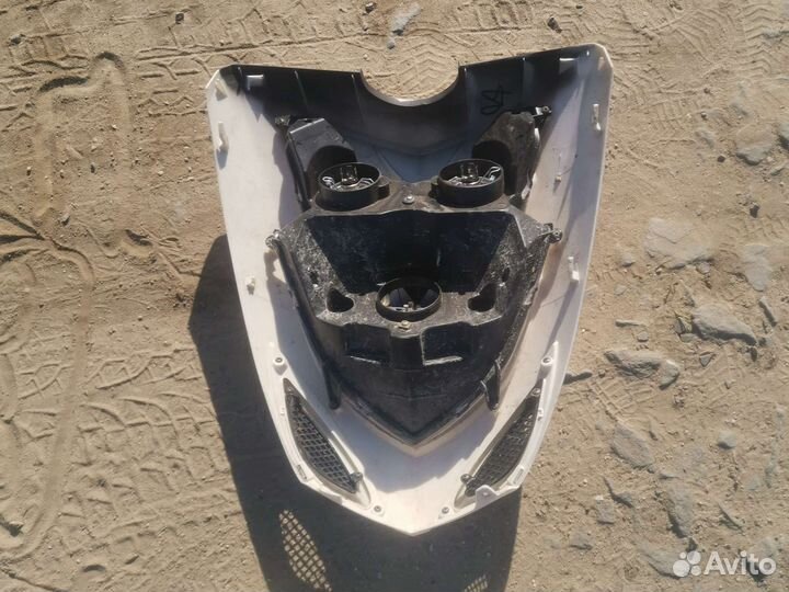 Передняя защитная часть скутера