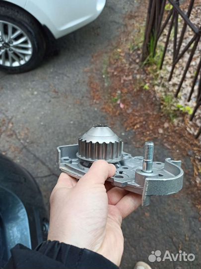 Помпа vkpc86415/SKF Водяной насос