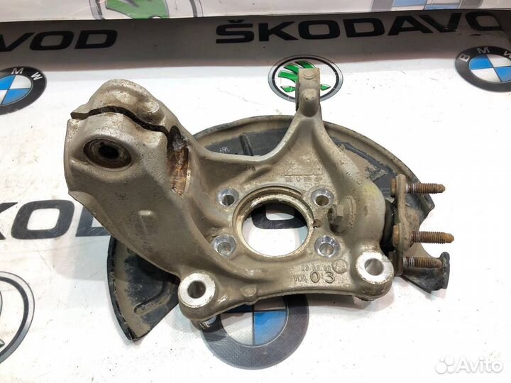 Кулак поворотный передний правый Volkswagen Passat