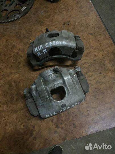 Тормозной суппорт Передний Kia Cerato 1