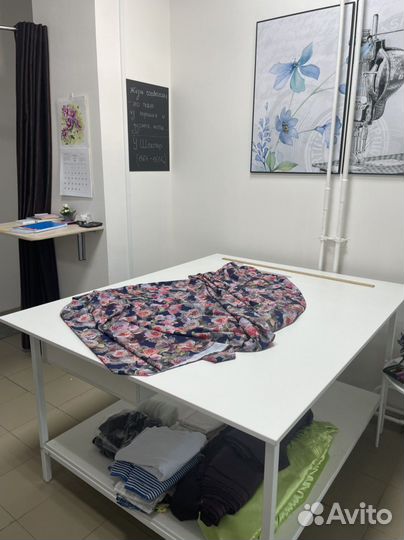 Швея портной в ателье