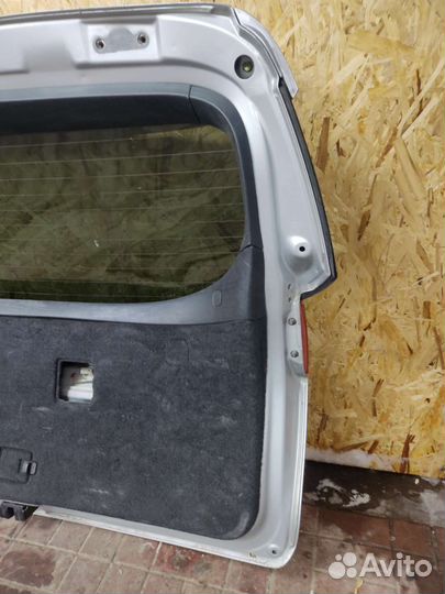 Крышка багажника toyota caldina 3