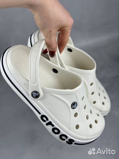 Шлепанцы Crocs белые мужские