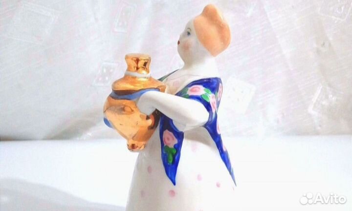 Статуэтка фарфор барышня с самоваром Дулево СССР