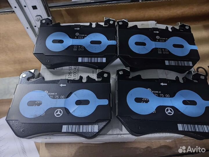 Колодки передние на W223 A0004203603