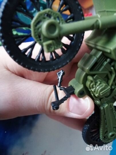 Игрушечный вертолёт, солдатики, барикада, мотоцикл