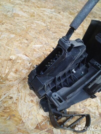 Замок двери передний левый Ford Focus CB8 iqdb