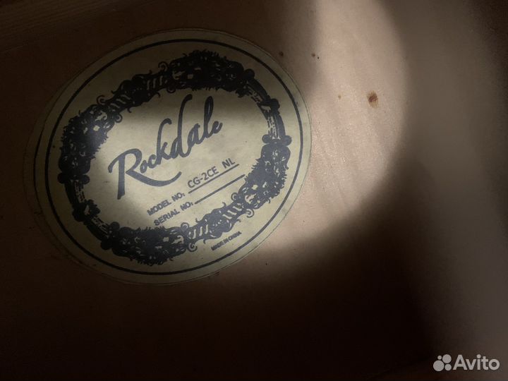 Классическая электроакустическая гитара