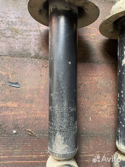 Амортизаторы передние mitsubishi pajero 4 3.2