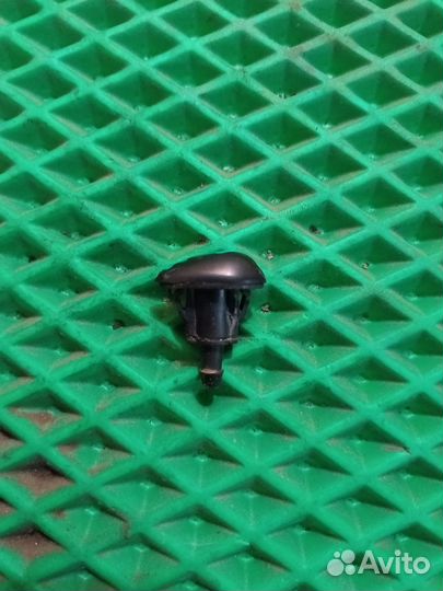 Форсунка омывателя Nissan Maxima A33