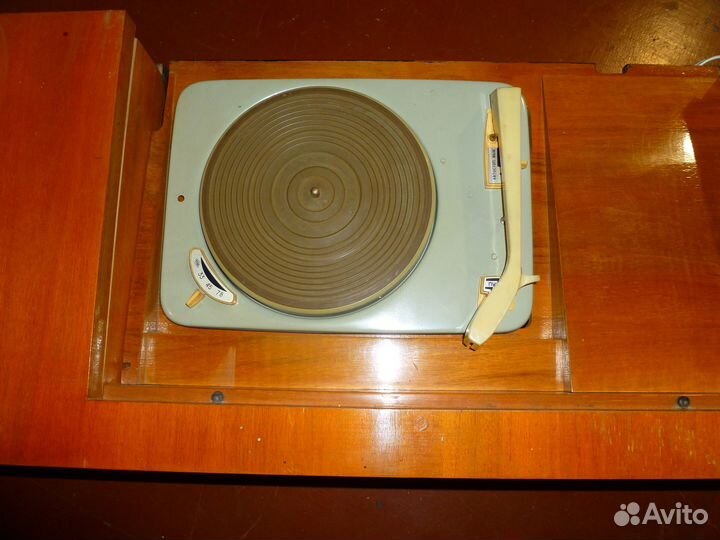 Старый радиоприёмник