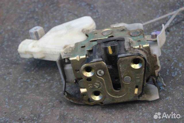 Замок двери Nissan X-Trail T30, правый передний