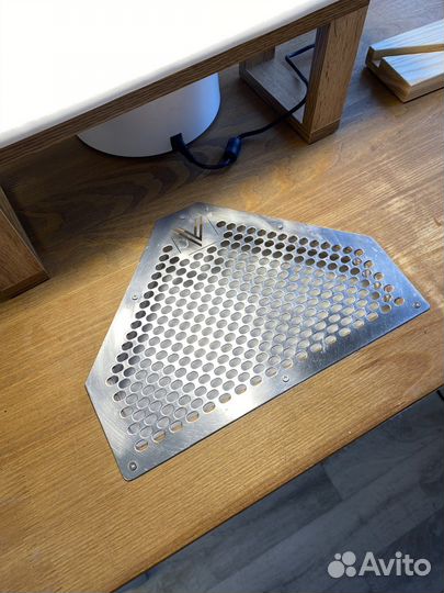 Стол для маникюра и выкатная тумба