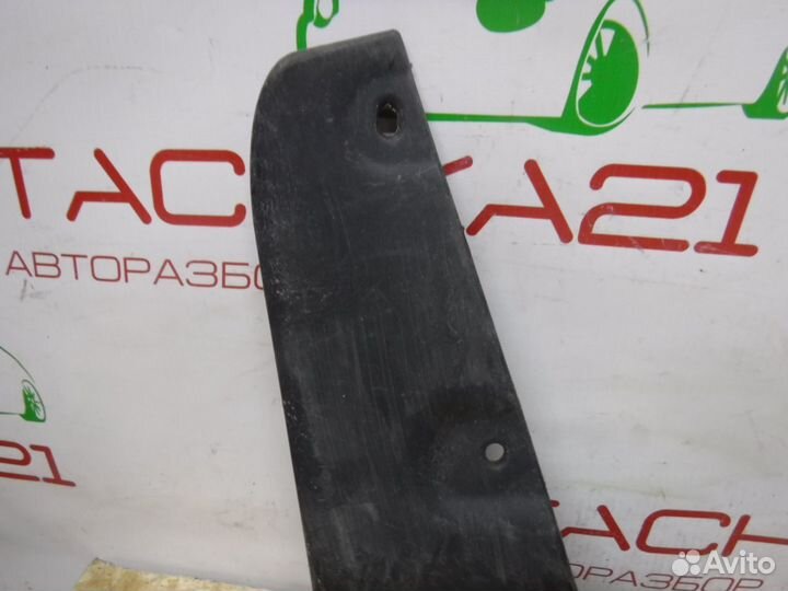 Брызговик передний правый Toyota RAV 4 (2015-2018)