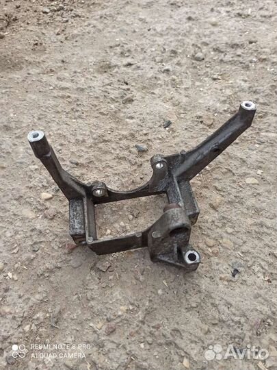 Ауди А4В5 2.4i 30v кронштейн насоса 078 145 383G