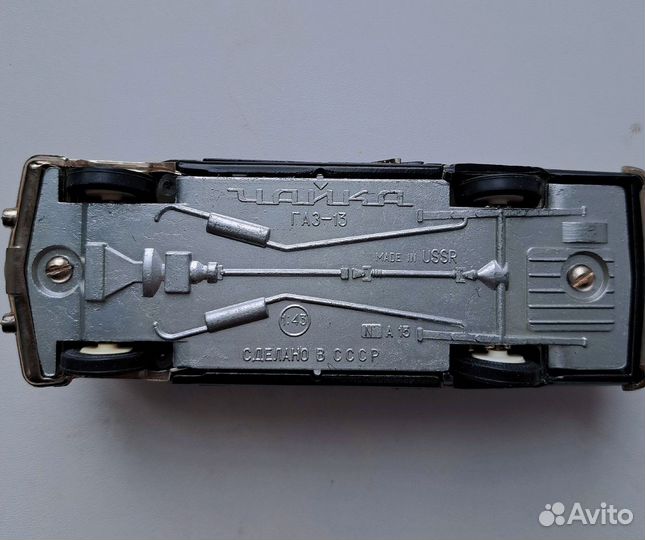 Коллекционная модель автомобиля Чайка СССР газ-13