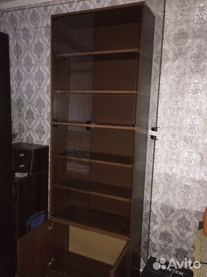 Книжный шкаф