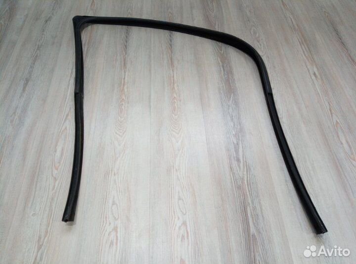 Уплотнитель перед проема стекла двери Nissan terra