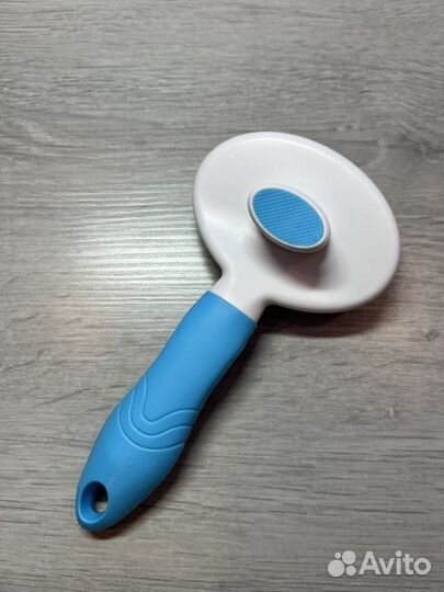 Расческа для вычесывания шерсти кошек и собак