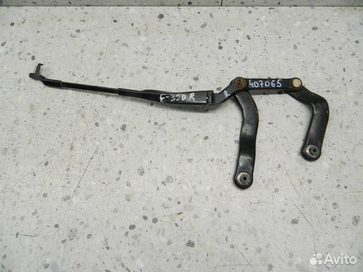 Поводок стеклоочистителя передний правый Mercedes