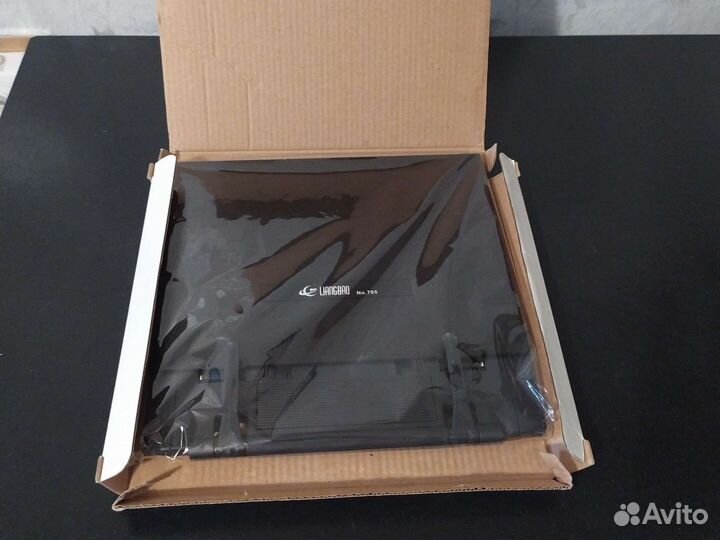 Компас, подставка для книг, дырокол, калькулятор