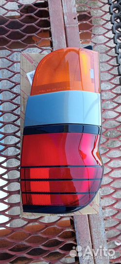 Grand Hiace/Granvia оригинал новый фонарь правый