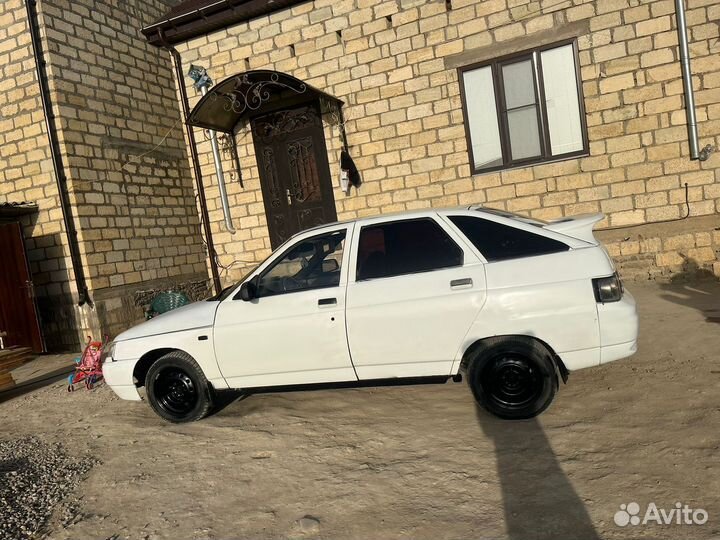 Капот на машину