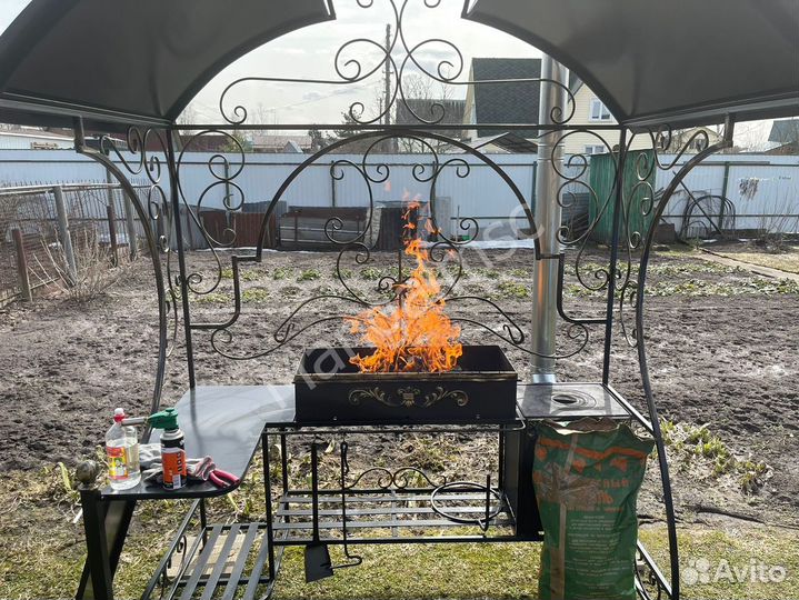 Мангал с крышей