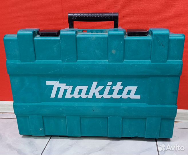 Отбойный молоток Makita HM1213C