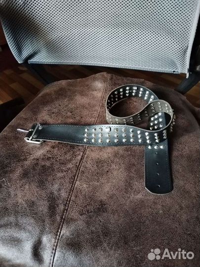 Мужской кожаный ремень с шипами