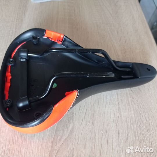 Седло (сиденье) для велосипеда