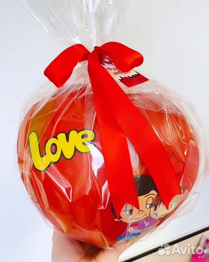 Подарочная упаковка сердце “Love is.”