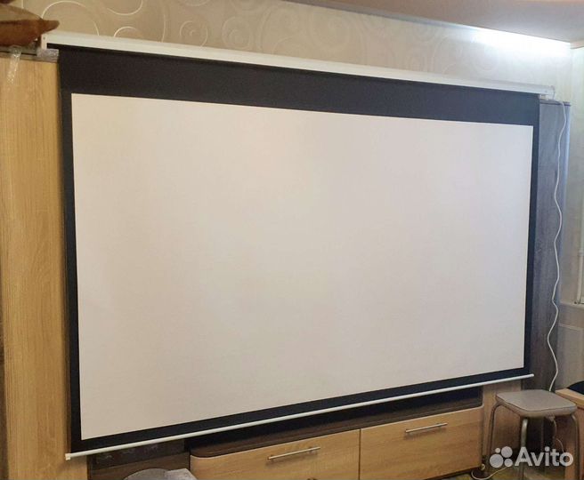 Экран для проектора 105 Lumien с электроприводом