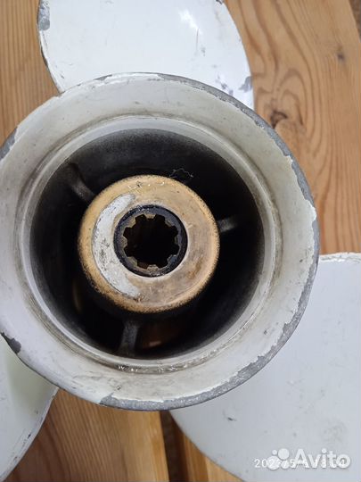 Винт гребной Yamaha 9,9-15, шаг 8, диаметр 9 1/4