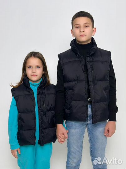 Утепленная детская жилетка черная