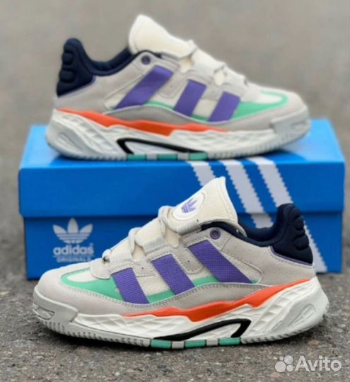 Кроссовки женские