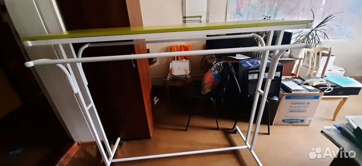 Вешалка напольная на колесах