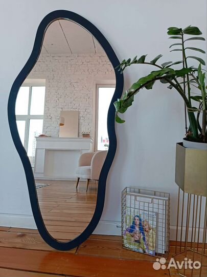 Зеркало настенное криволинейное в раме