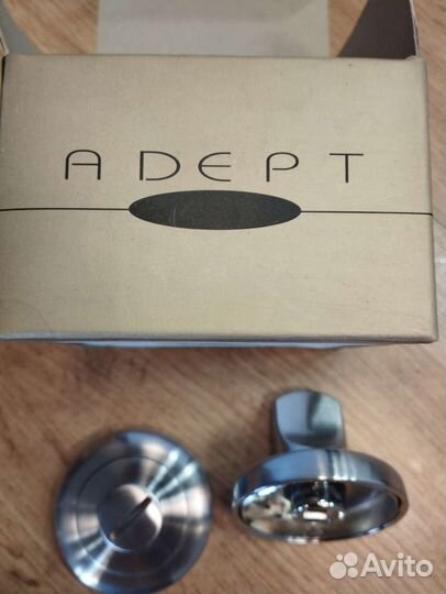 Дверные ручки с защелкой