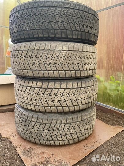 Bridgestone Blizzak DM-V2 225/70 R17 99S